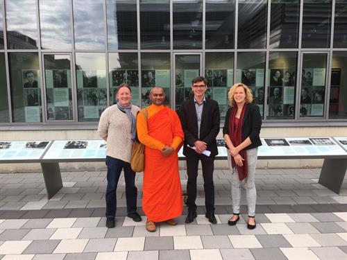 Besuch an der HSD: Rev. Banthe Buddhadaththa